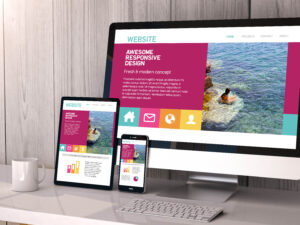 Eine Website wird auf verschiedenen Geräten gezeigt